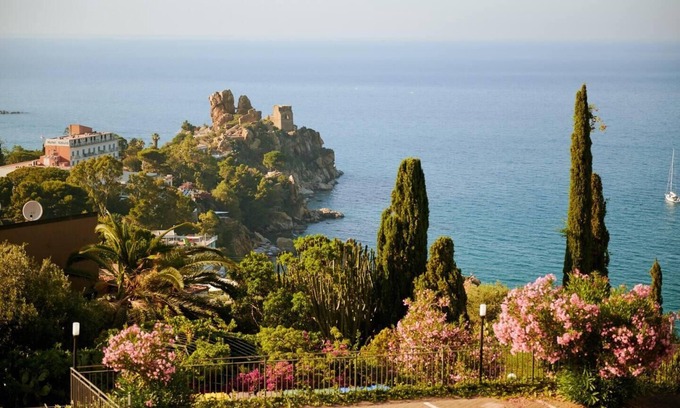 Cefalu Apartment | Luxury sea view, with infinity pool in Sicily