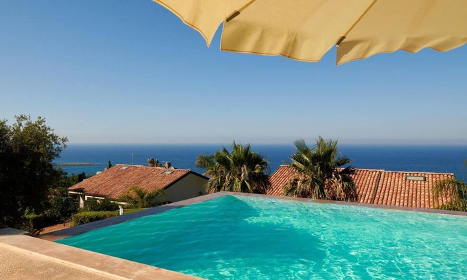 Cefalu House | Luxury sea View, With Infinity Pool in Sicily