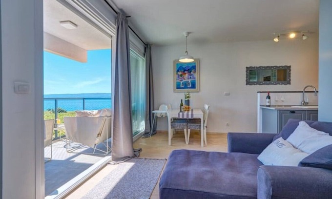 Split House | Luxury Seaside Apartment