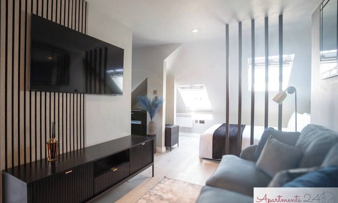 London Borough of Hounslow Apartment | Luxury Studio Penthouse - London