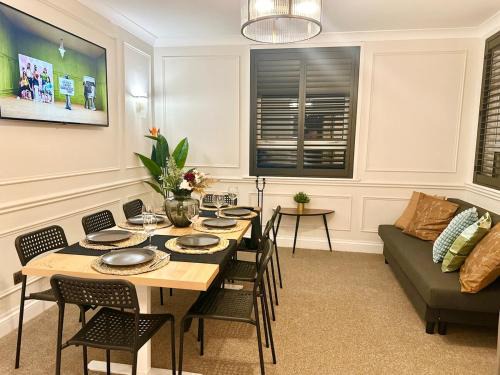 Dalmuir Villa | Luxury style&repair 4 bedroom house near Glasgow