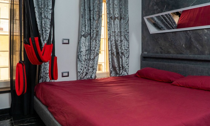 Ostiense Apartment | Luxury suite con vasca idromassaggio a tema Eros vicina al centro di Roma