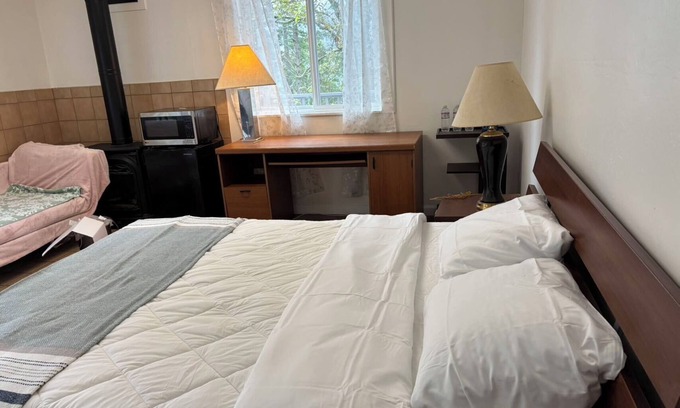 Los Gatos House | Luxury Suite in Los Gatos Mountain and Forest