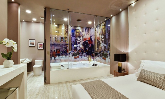 Popular Apartment | Luxury Suite w/HotTub at the heart of Lleras Park