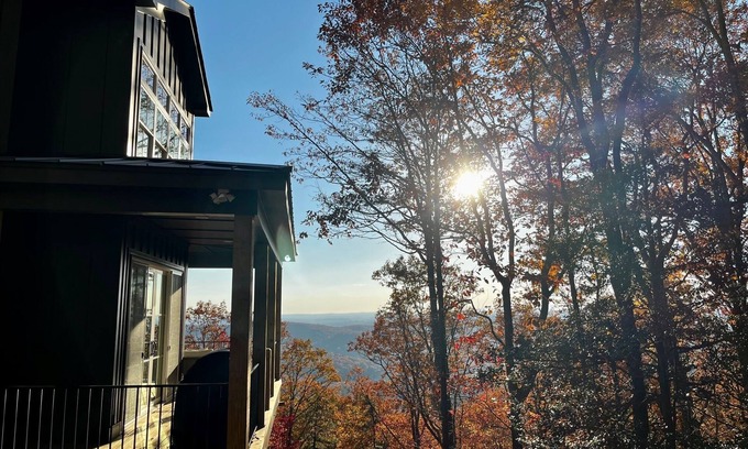Dahlonega Apartment | Luxury Tower Cabin/Near Wineries/Hiking/Amazing Long-Range Views
