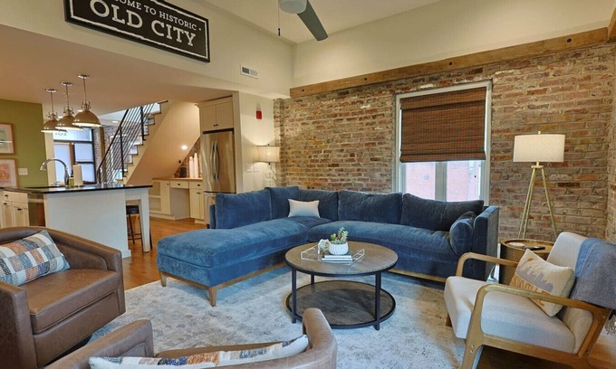 Downtown Knoxville Apartment | Luxury Townhome Walkable to Old City & DT Knox