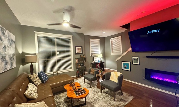 Oak Lawn House | Luxury Townhouse~ Great Location