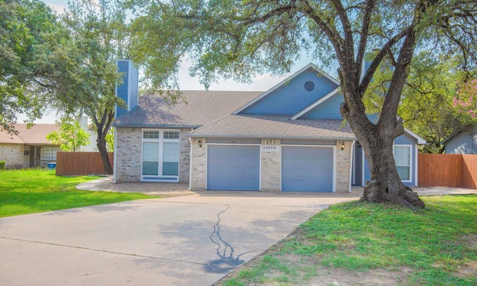 Tanglewood Estates House | Luxury upgraded, high ceiling home near Domain, high tech corrida, businesses.
