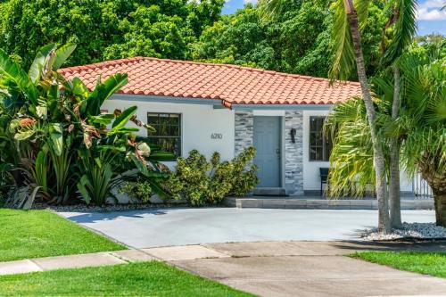 Flagami House | Luxury Vacation House in Miami’s Center!