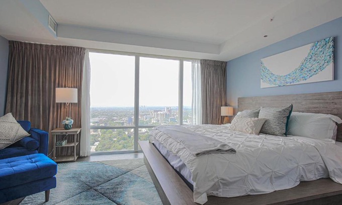Bay Cloverhill Apartment | Luxury view in Toronto Downtown 3 Bedroom 2.5 Bathroom 1 Parking