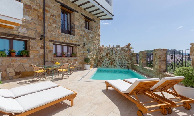 Gaucin House | Luxury Villa Casa el Impero with Pool, Terrace, Unique Mountain View and WiFi