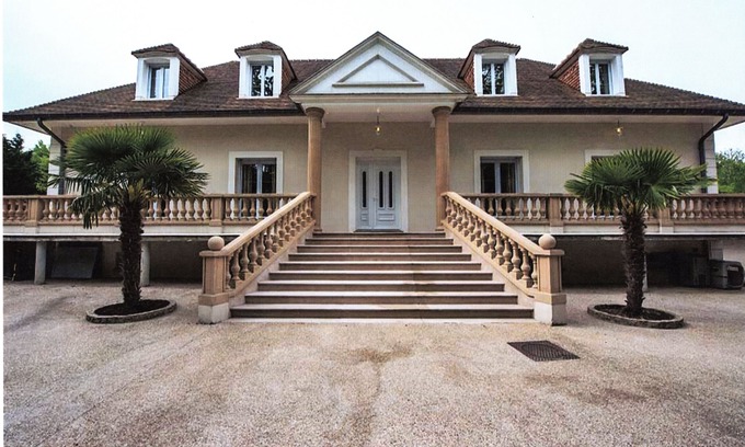 Hargeville Villa | Luxury Villa, Heated Pool Near Paris 2024 Olympic Games and Palace of Versailles