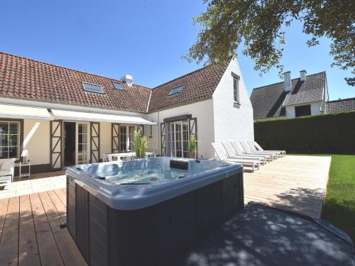 Sint-Idesbald Villa | Luxury Villa in Sint-Idesbald with Jacuzzi
