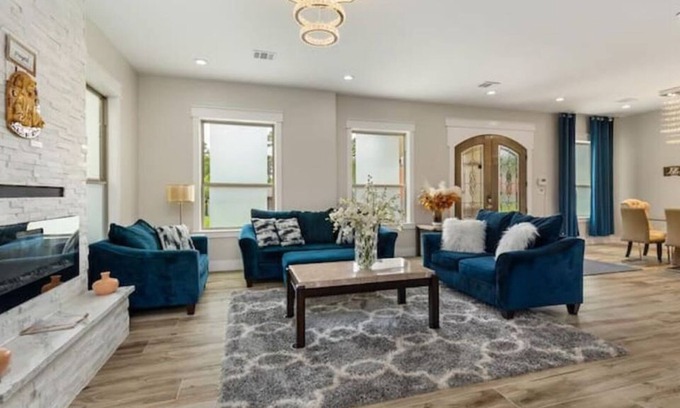 Lawndale/ Wayside Villa | Luxury Villa Resort-Sleeps 20