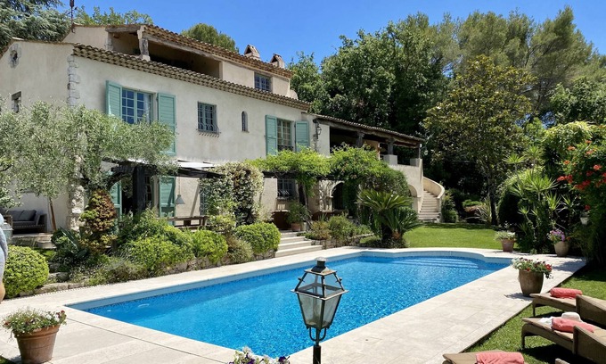 Mouans-Sartoux Villa | Luxury Villa sleeps 14 near Castellaras -Valbonne