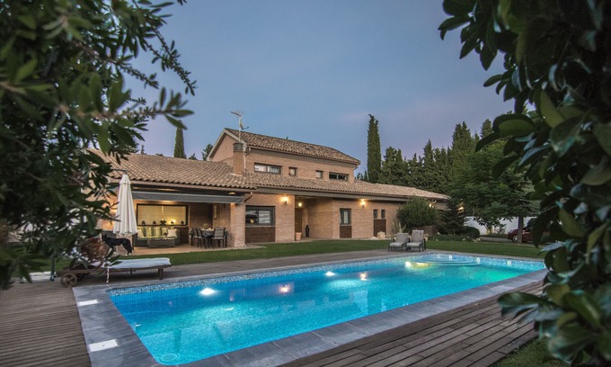 Albolote Villa | Luxury villa with pool in Granada