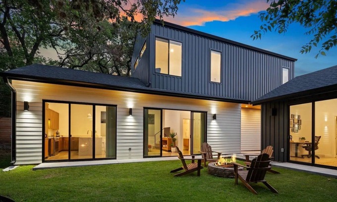 Bouldin Villa | Luxury Villa with hot & cold plunge pool, sleeps 8-12 in heart of Bouldin Creek