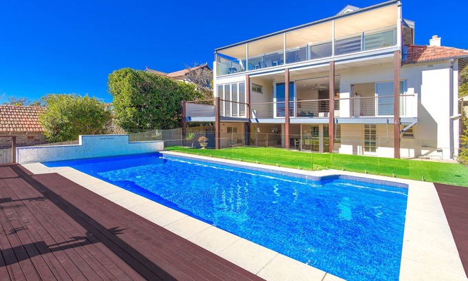 Mosman House | Luxury Villas Balmoral Bluewater (Walk to Beach)