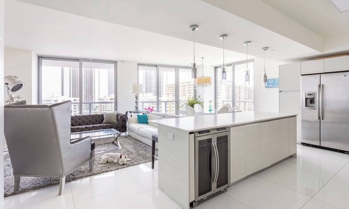 Hallandale Beach Resort | Luxury Water view Apartment 3/3 in Hallandale