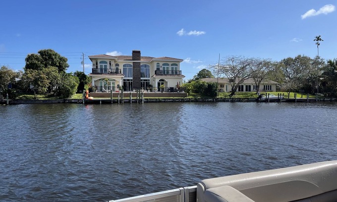 Lake Clarke Shores House | LUXURY WATERFRONT 6BR/5BA HOME - PRIVATE BOAT DOCK/POOL/HOT TUB/HOME THEATER