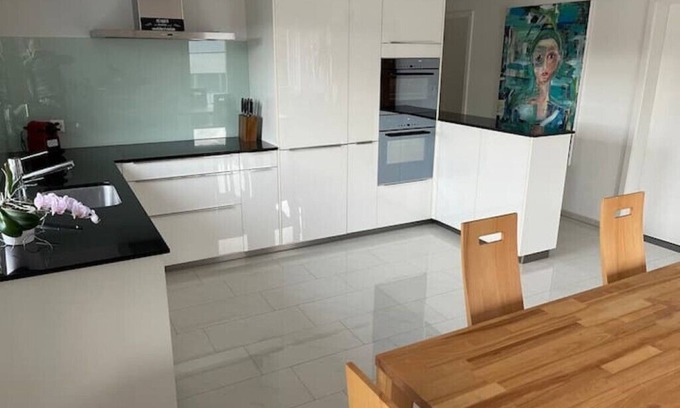 Kriens Apartment | Luxus 3.5 Zimmer-wohnung-balkon-whirlpool-parking