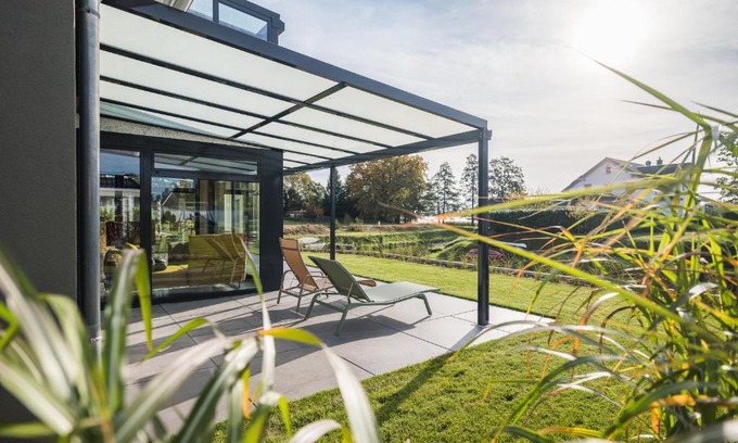 Krakow am See Villa | Luxus Ferienhaus für 8 Personen am See inkl. Boot