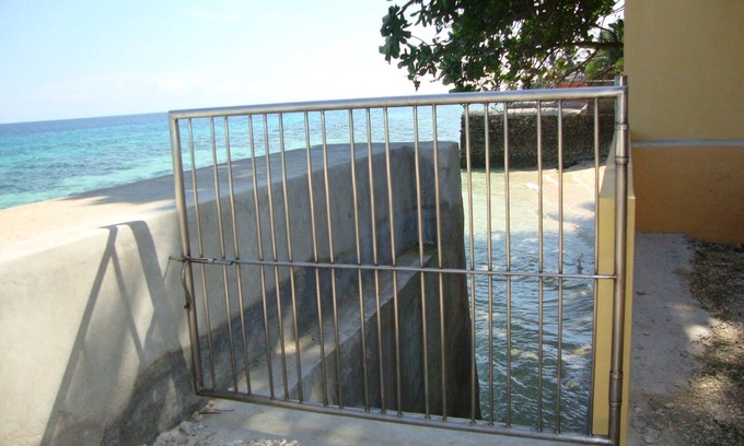 Oslob House | Luzmin BH - Beachfront Cottages