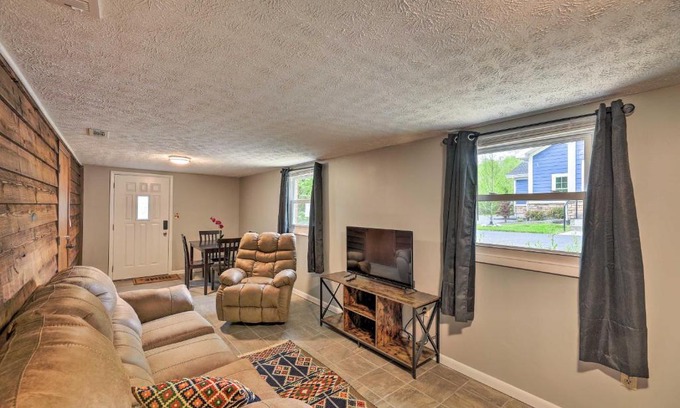 East Point Apartment | Lynn Dog-Friendly Abode with Mountain Views!