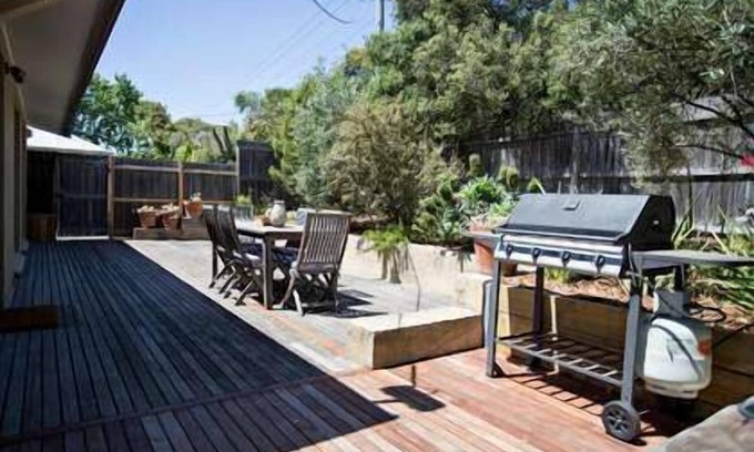 Point Lonsdale Apartment | LYTTON in the heart of old Lonnie