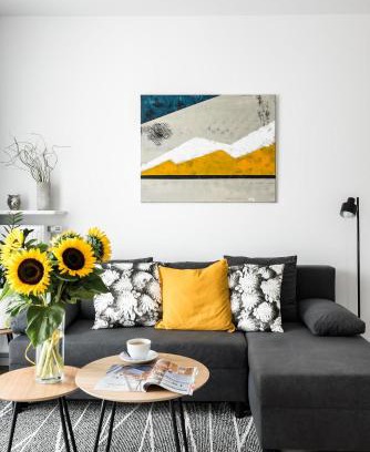 Warsaw Apartment | M&R Apartament Airport&Business Premium Komputerowa - underground garage - free WiFi - Netflix - self check-in - 5 min from Chopin Airport