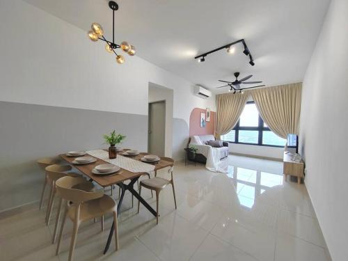Taman Pertama Apartment | M Vertica New Lovely 3BR w 100mbps Wi-Fi