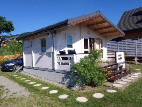 Wysowa-Zdroj House | Mała Chatka w Dolinie Niedźwiadka - Drewniany Biały Domek