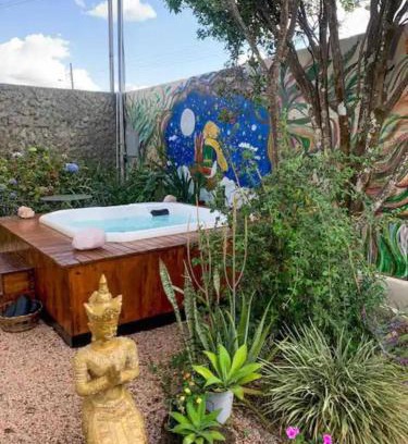Alto Paraiso de Goias House | Macaw Suite- with Hot Tub for Singles or Couple!