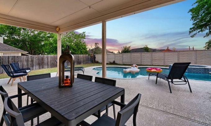Katymead House | Mad Hatter Haven: Heated Pool & Playroom!