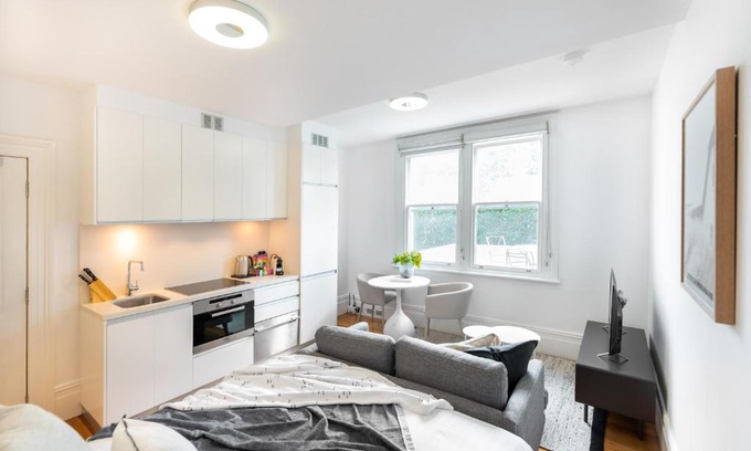 Glebe Apartment | MadeComfy Cosy Studio in Leafy Glebe Estate