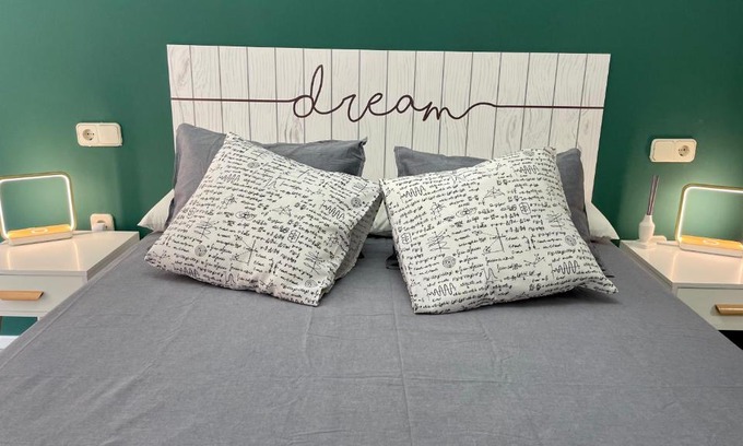 Palacio Apartment | Madrid Villa Suites Aquamarina