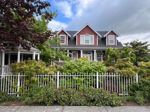 Douglas House | Mae Sweet Home