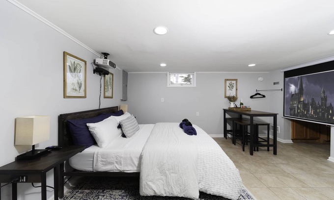 Huntington Apartment | Magical Space by Metro/Alexandria/Harbor & Parking