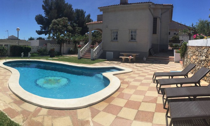Vilanova I la Geltru House | Magnificent house with pool and garden of 600 m2