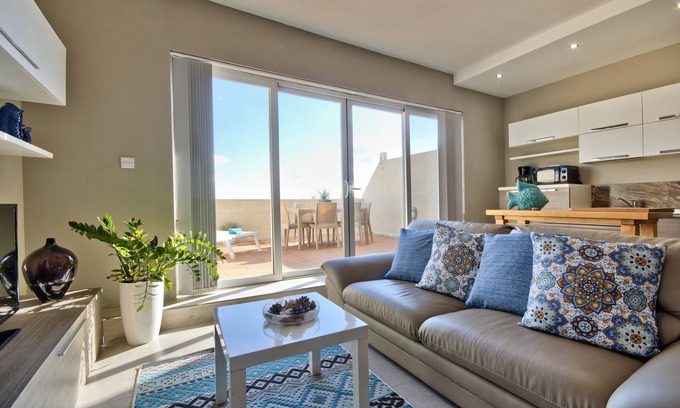 San Pawl tat-Targa Apartment | Magnificent 2-bedroom Penthouse with Views