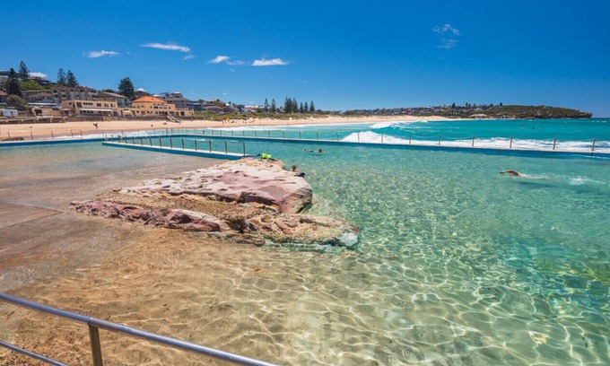 North Curl Curl House | Magnificent Entertainer