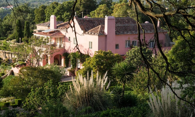 Monserrate Villa | Magnificent historic family villa with large garden, chapel, pool & housekeeper