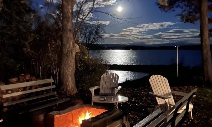 Moriah Center Cabin | Magnificent Lakefront Lodge Panoramic View Lake Champlain Kayaks/Fishing/Pk ball