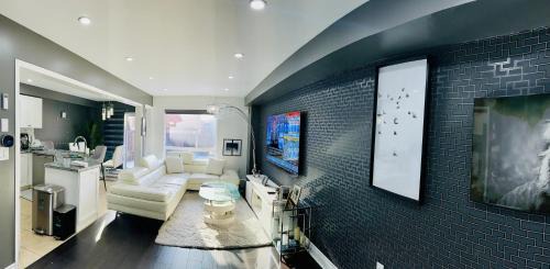 Churchill Meadows House | Magnificent Townhouse