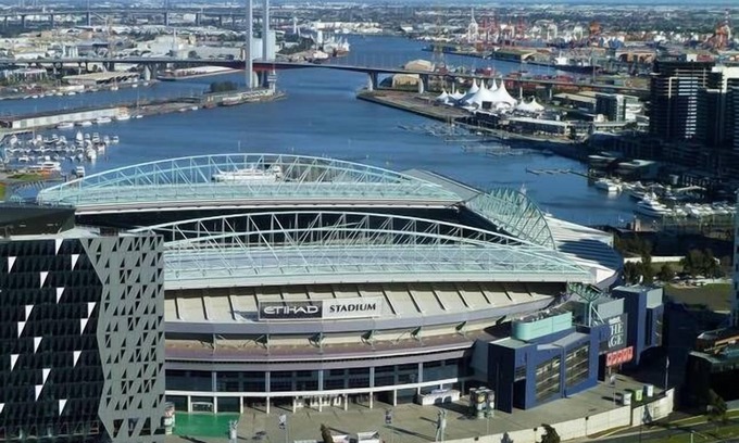 Melbourne Central Business District Apartment | MAGNIFICENT VIEWS CBD To Docklands & Bay