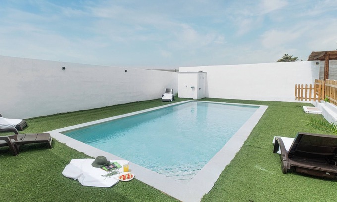 Padul Ski Chalet | Magnificent villa: 2 private pools, BBQ, garden & parking. 13 per. In Padul