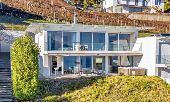 Montreux House | Magnifique 4BR Villa avec Lake View