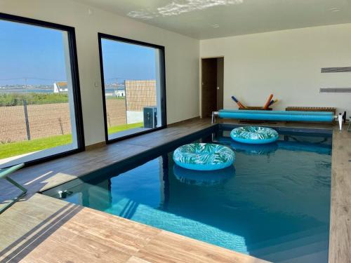 Carantec Apartment | Magnifique maison vue mer avec piscine intérieure