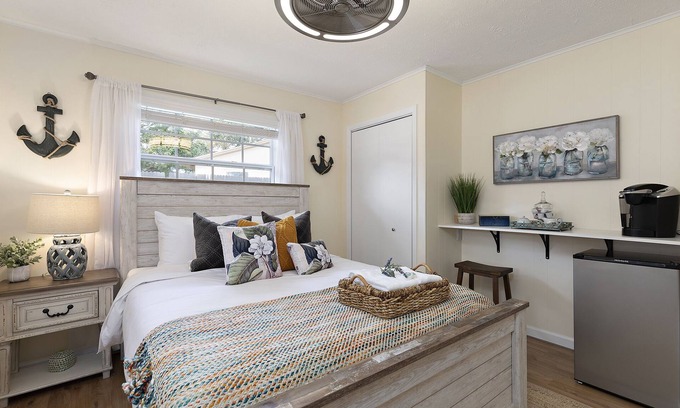 Clearwater House | Magnolia Ocean Retreat, π‘5 min from Honeymoon Beach π΄