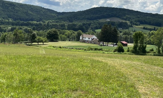 New Albany Other | Magnolia Style Farmhouse, Scenic, Spacious, Hot Tub,Fireplace,Fire Pit,Trails